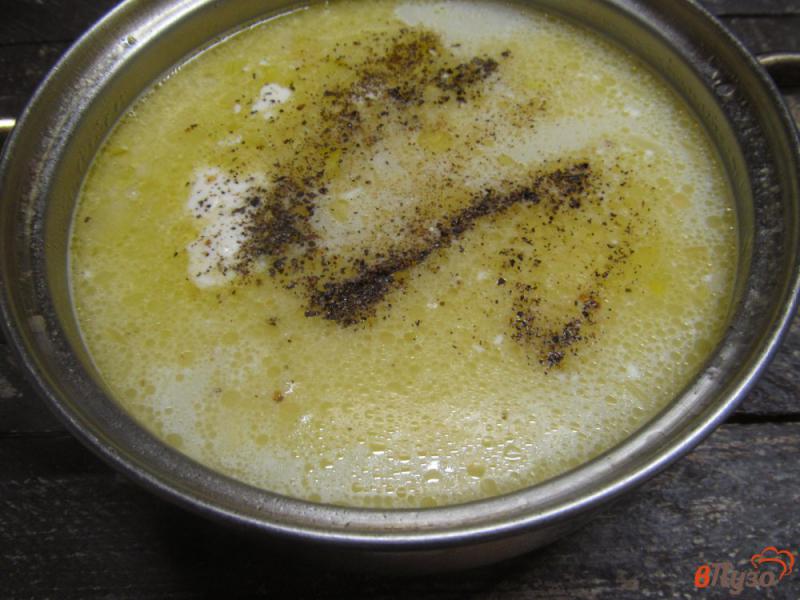 Фото приготовление рецепта: Суп из форели с цветной капустой и сливками шаг №5