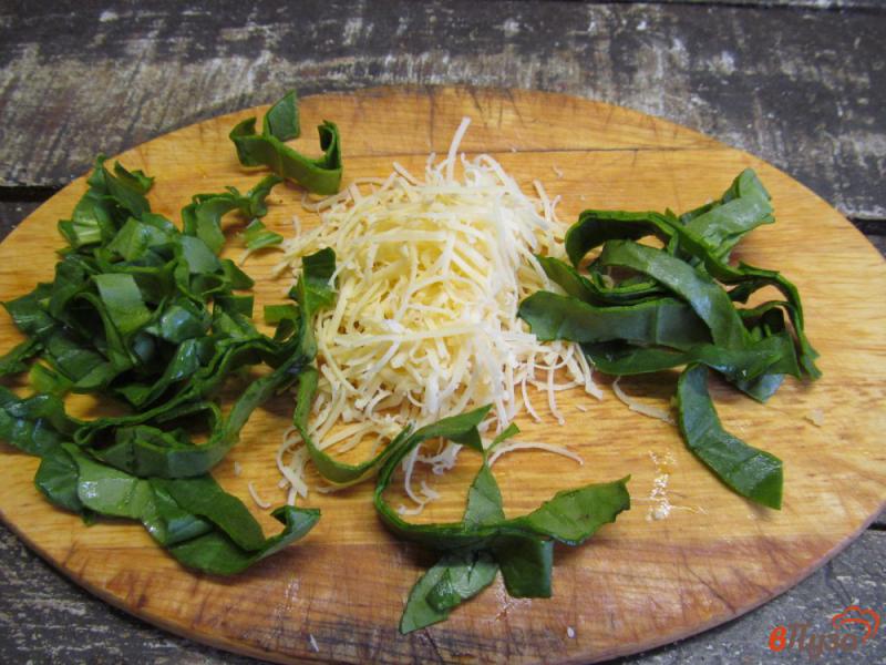 Фото приготовление рецепта: Салат из пасты с грибами и рулетами из бекона шаг №6