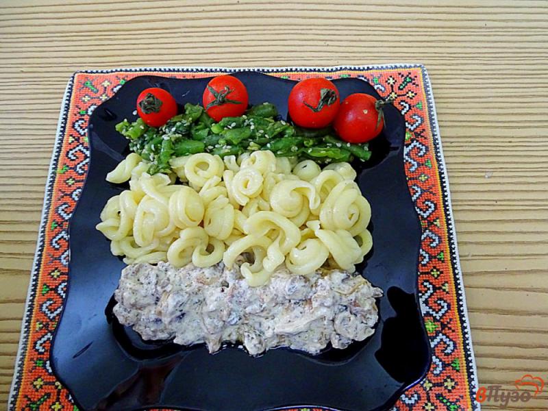 Фото приготовление рецепта: Шампиньоны со сметаной на сковороде шаг №10
