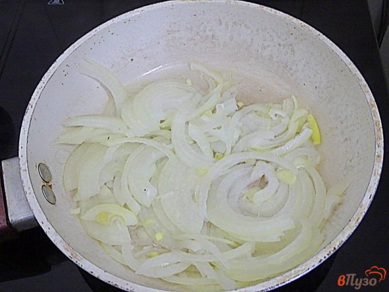 Фото приготовление рецепта: Яичница со шпинатом и луком запеченная шаг №1