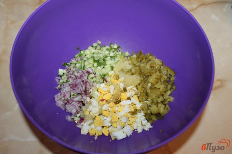 Фото приготовление рецепта: Оливье с копченой курицей и зеленым горошком шаг №3