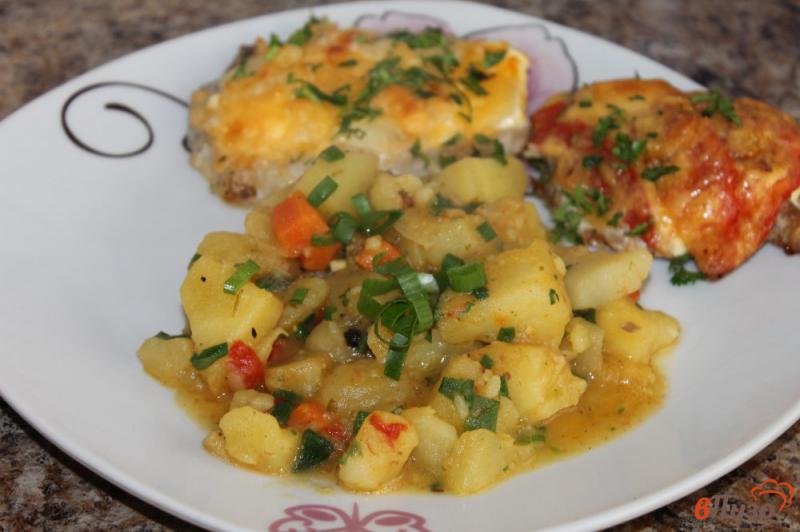 Фото приготовление рецепта: Тушеный картофель с болгарским перцем шаг №7