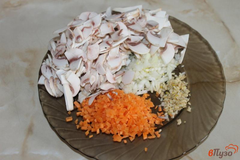 Фото приготовление рецепта: Лазанья с куриным фаршем и грибами шаг №2