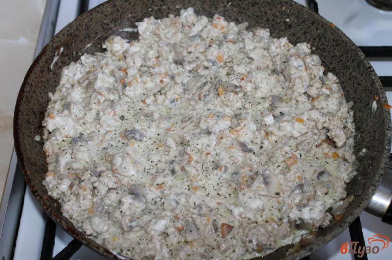 Фото приготовление рецепта: Лазанья с куриным фаршем и грибами шаг №5