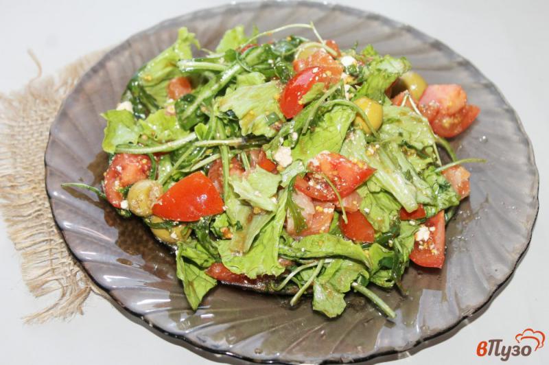 Фото приготовление рецепта: Рыбный салат с оливками шаг №6
