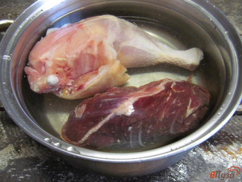 Фото приготовление рецепта: Пасхальное заливное из курицы и говядины шаг №1