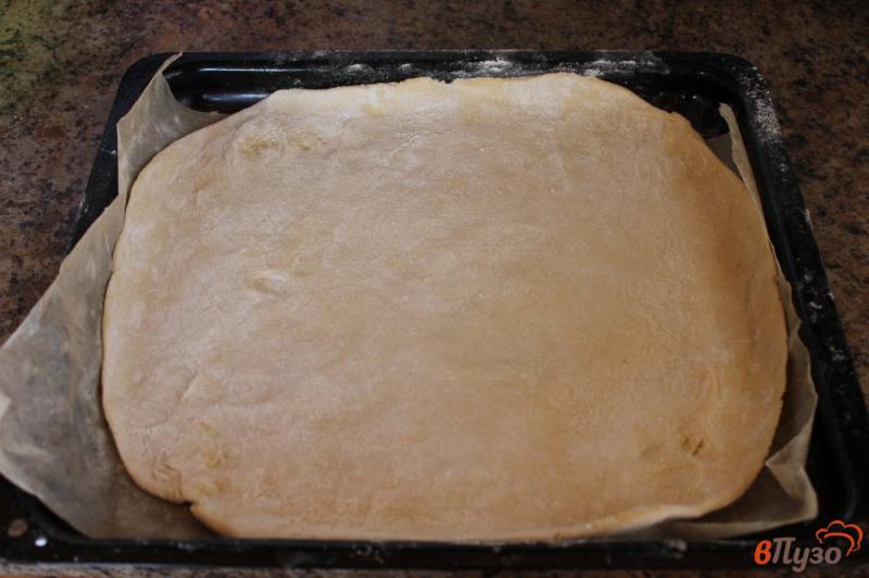 Фото приготовление рецепта: Пицца мясная с помидорами и сыром шаг №1