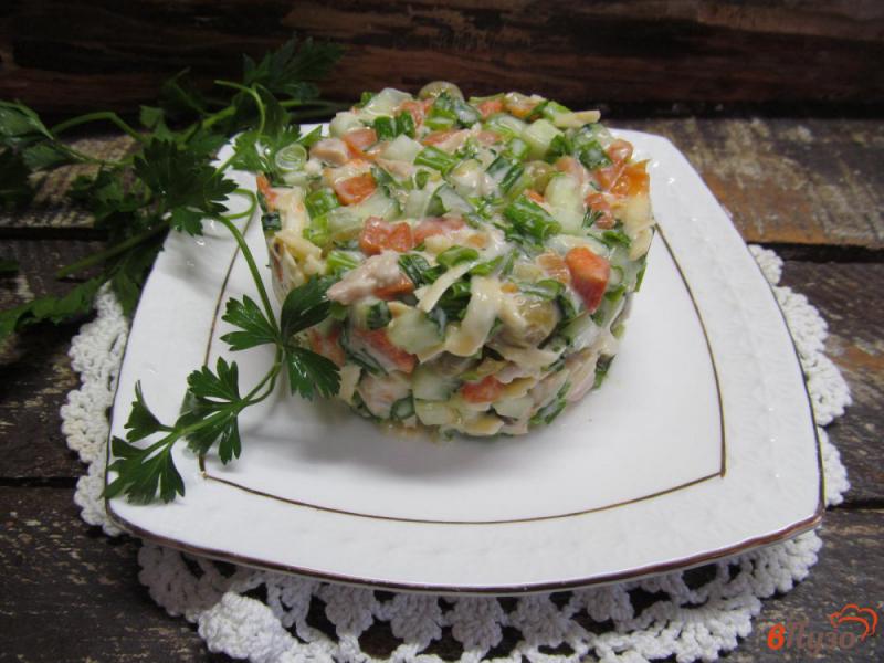 Фото приготовление рецепта: Салат с горошком и курицей шаг №4