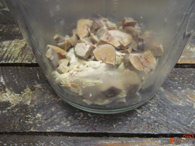 Фото приготовление рецепта: Паштет из свиных почек и куриного окорочка шаг №4