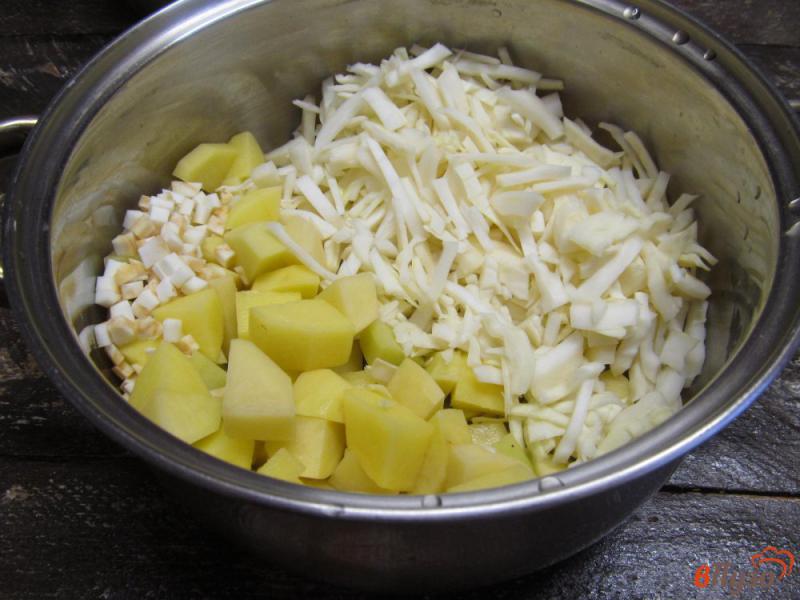 Фото приготовление рецепта: Борщ с тыквенным пюре и консервированной фасолью шаг №6