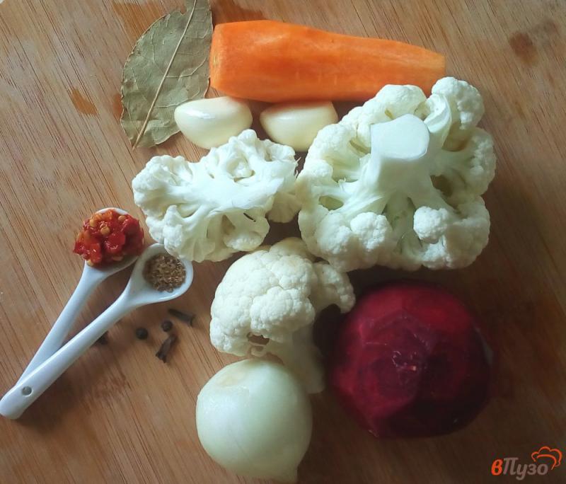 Фото приготовление рецепта: Маринованная цветная капуста с овощами шаг №1