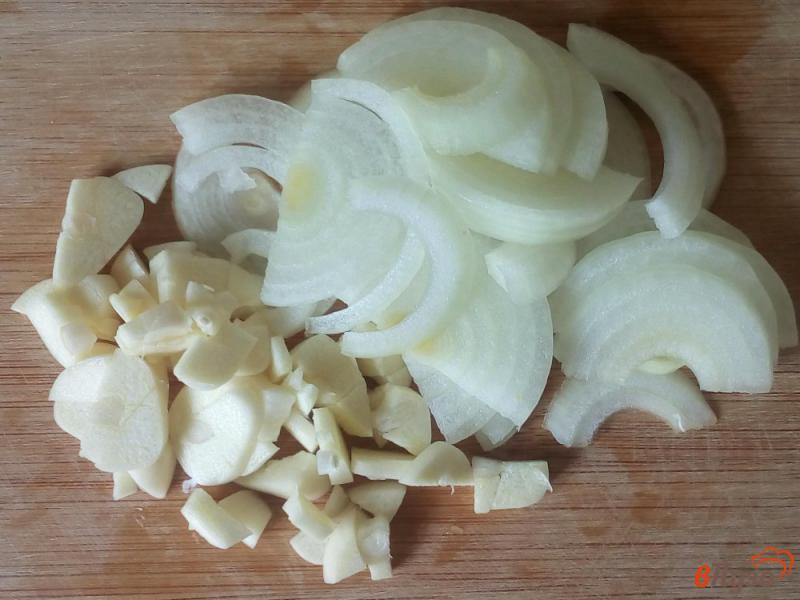 Фото приготовление рецепта: Маринованная цветная капуста с овощами шаг №2
