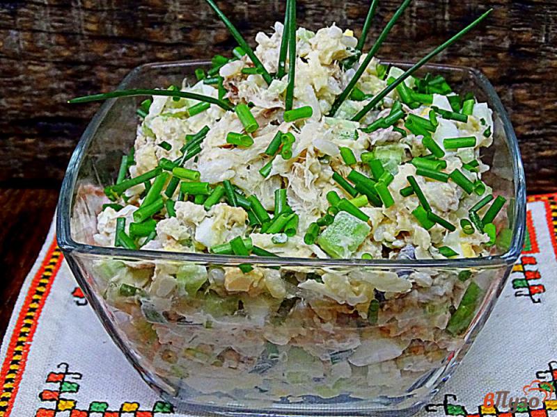 Фото приготовление рецепта: Салат со скумбрией горячего копчения шаг №7