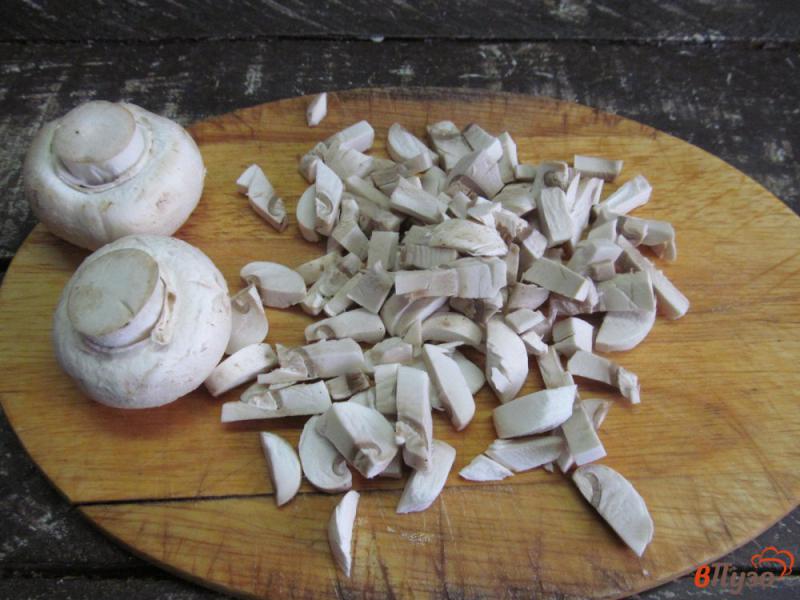 Фото приготовление рецепта: А-ля тортилья с грибами и перепелиными яйцами шаг №2