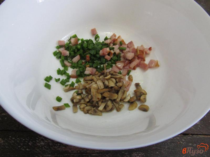 Фото приготовление рецепта: А-ля тортилья с грибами и перепелиными яйцами шаг №4