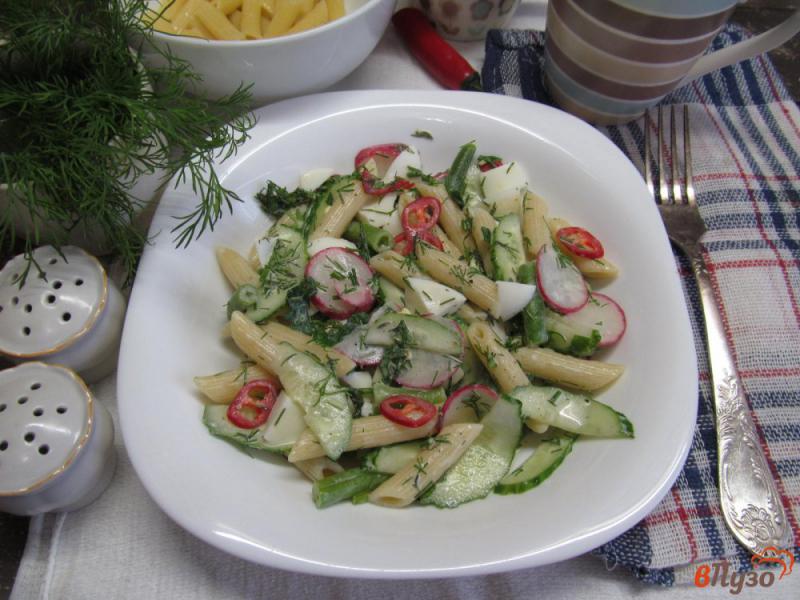 Фото приготовление рецепта: Салат из пасты с овощами и яйцом шаг №7