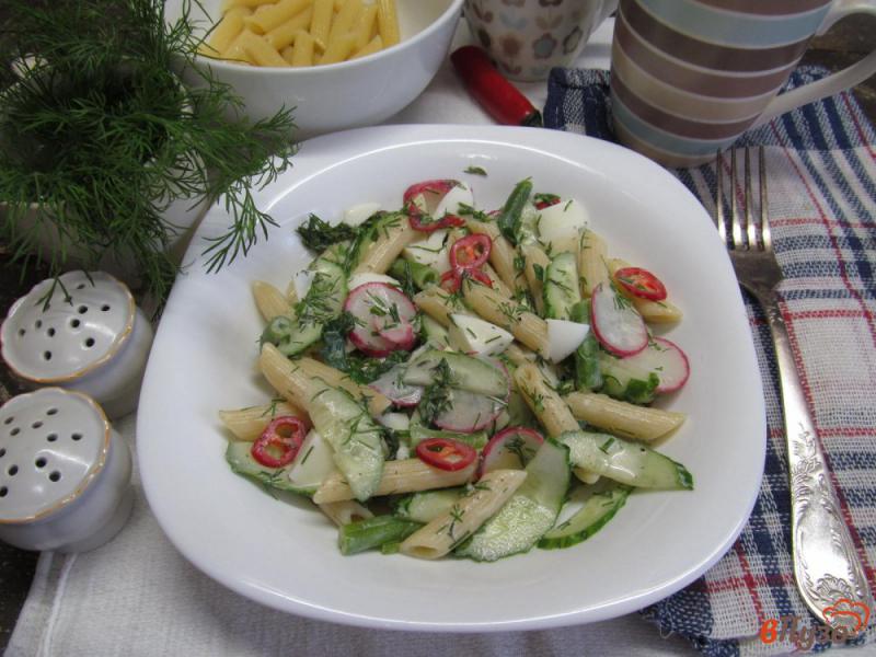 Фото приготовление рецепта: Салат из пасты с овощами и яйцом шаг №6