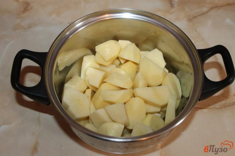 Фото приготовление рецепта: Пюре с укропом и сливочным маслом шаг №2