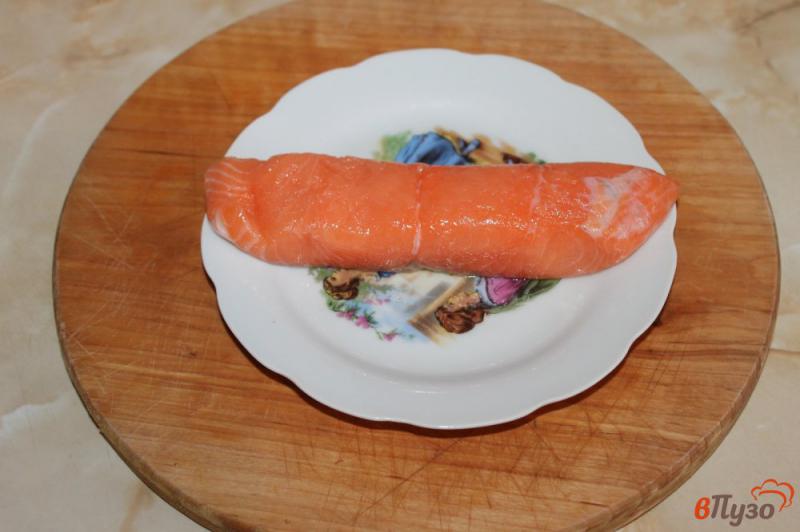 Фото приготовление рецепта: Красная рыба в зеленой панировке шаг №1