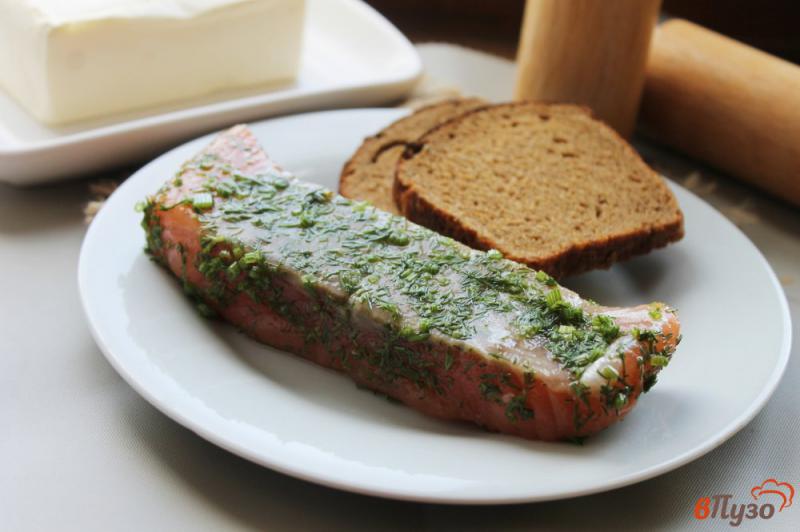 Фото приготовление рецепта: Красная рыба в зеленой панировке шаг №4