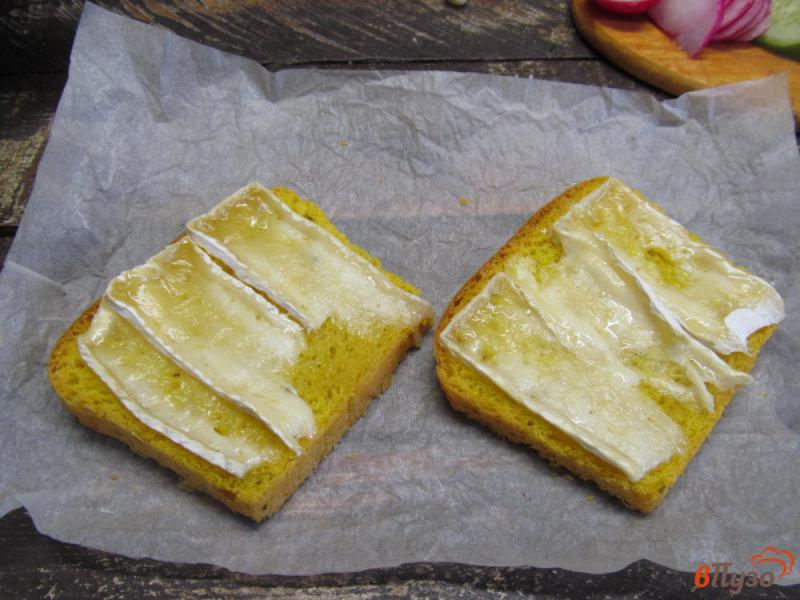 Фото приготовление рецепта: Пасхальные бутерброды с редиской шаг №6