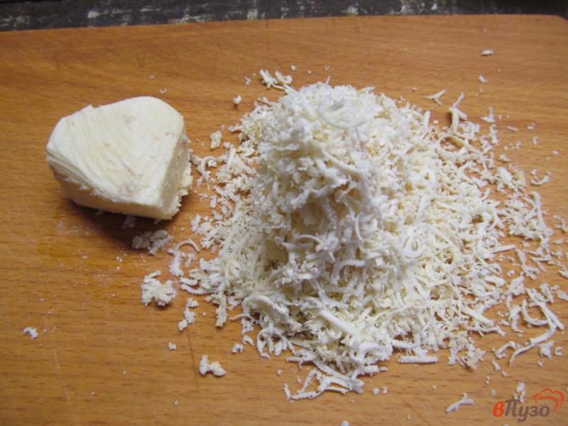 Фото приготовление рецепта: Оладьи с курицей сыром и помидором шаг №3