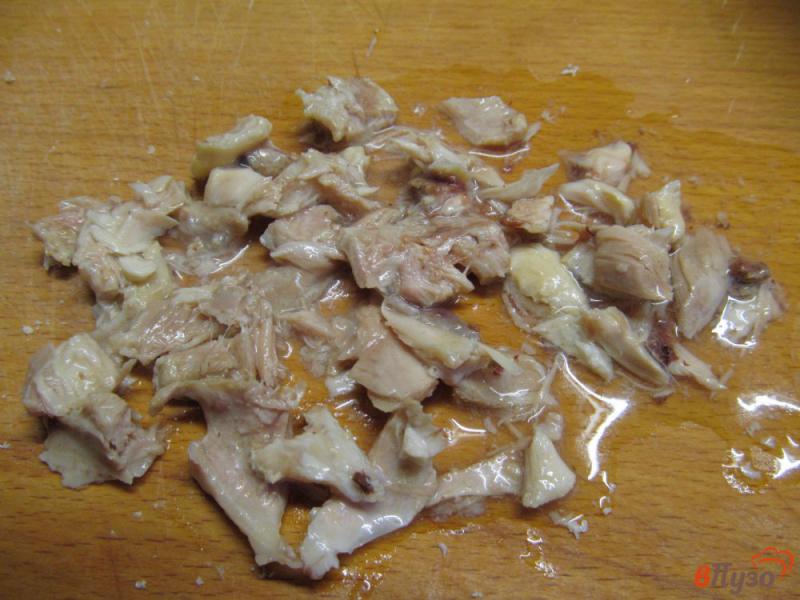 Фото приготовление рецепта: Оладьи с курицей сыром и помидором шаг №5