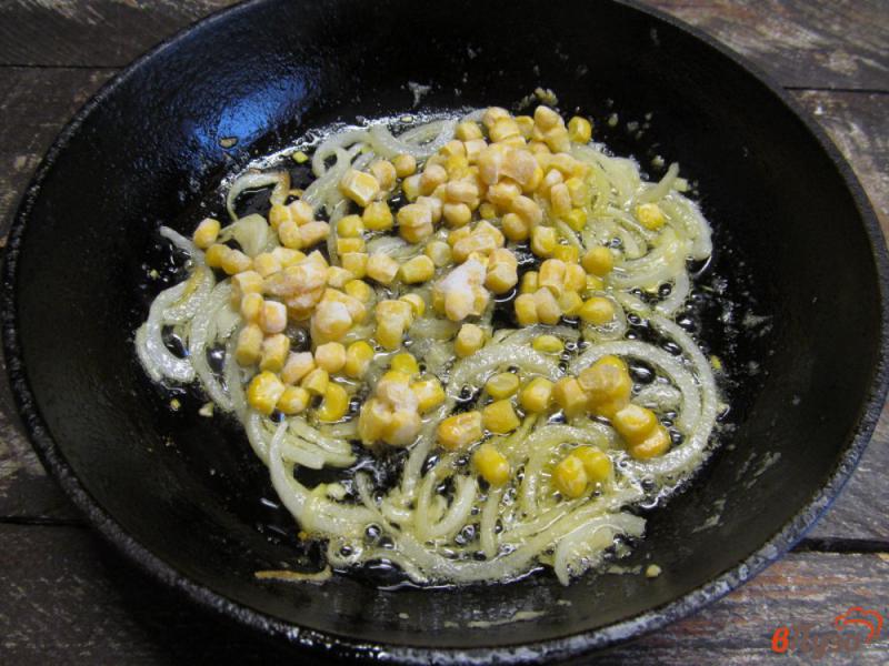 Фото приготовление рецепта: Картофельное пюре под кукурузным соусом с яйцами шаг №3