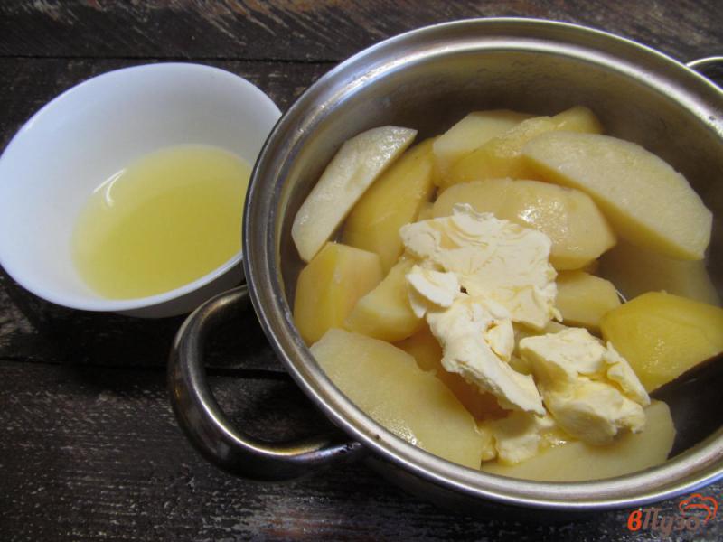 Фото приготовление рецепта: Картофельное пюре под кукурузным соусом с яйцами шаг №5