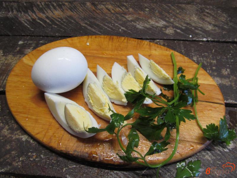 Фото приготовление рецепта: Картофельное пюре под кукурузным соусом с яйцами шаг №7