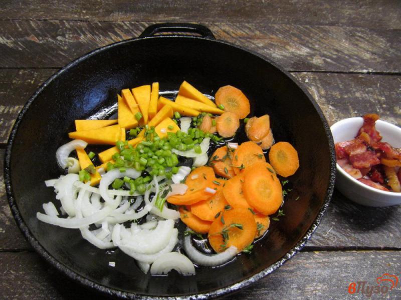 Фото приготовление рецепта: Гарнир из тыквы с морковью и луком шаг №2
