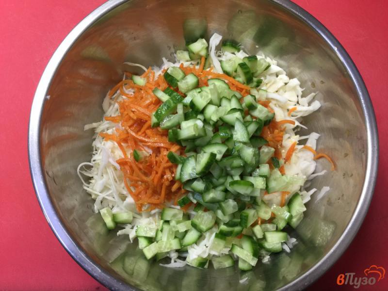 Фото приготовление рецепта: Салат из капусты с морковкой по - корейски шаг №3