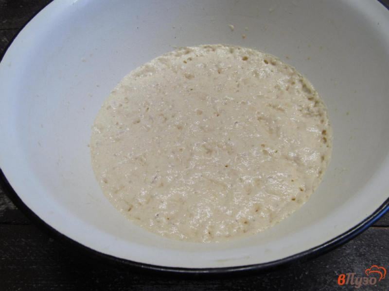 Фото приготовление рецепта: Хлеб с куркумой и розмарином на картофельном отваре с молоком шаг №3
