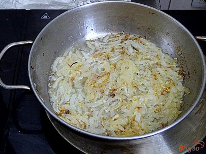 Фото приготовление рецепта: Соус с белыми грибами и со сливками шаг №3