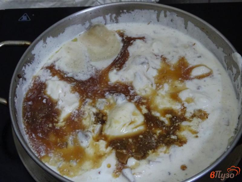 Фото приготовление рецепта: Соус с белыми грибами и со сливками шаг №7