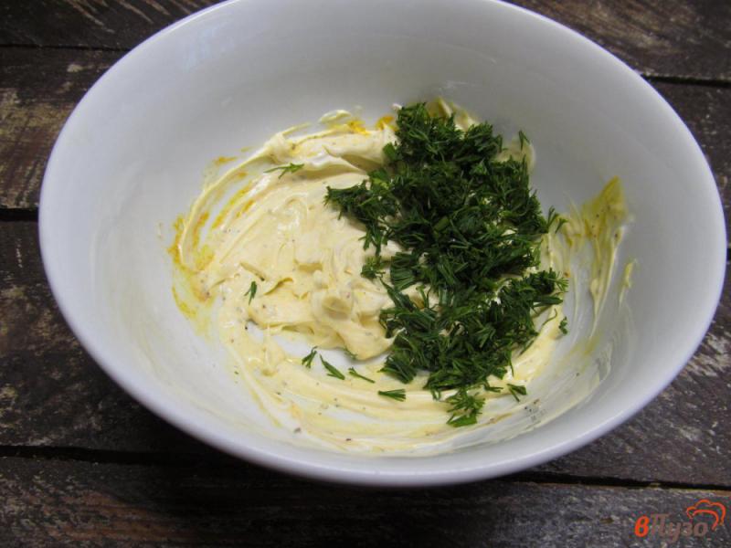 Фото приготовление рецепта: Освежающий салат из огурца в сливочном соусе шаг №2