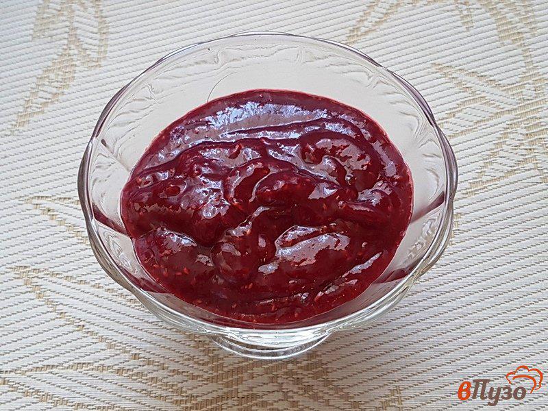 Фото приготовление рецепта: Творожные блинчики с ягодным соусом шаг №11