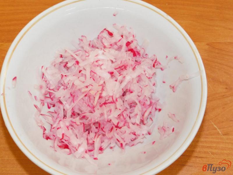 Фото приготовление рецепта: Салат из редиски с огурцами и помидорами шаг №1