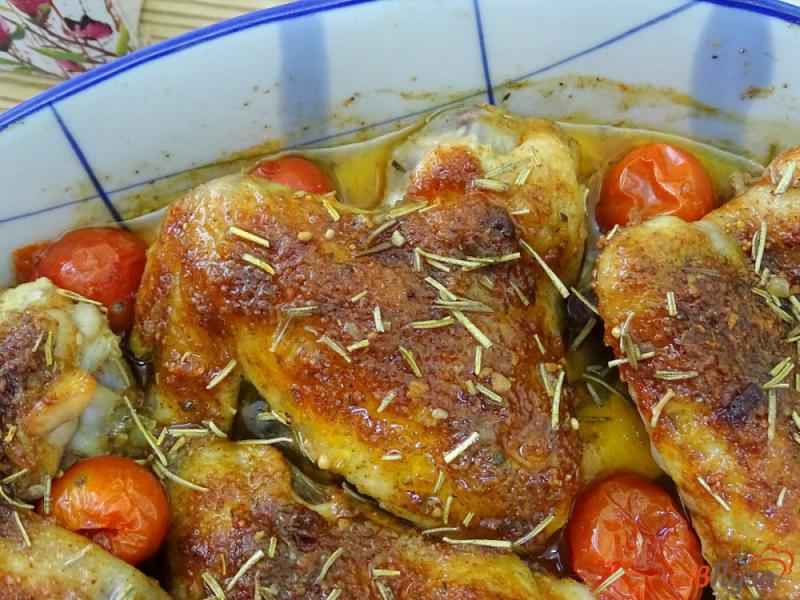 Фото приготовление рецепта: Куриные крылья с помидорами черри запеченные шаг №4