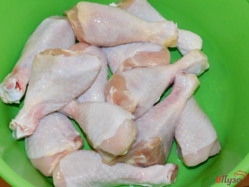 Фото приготовление рецепта: Куриные голени в соево-луковом маринаде шаг №1