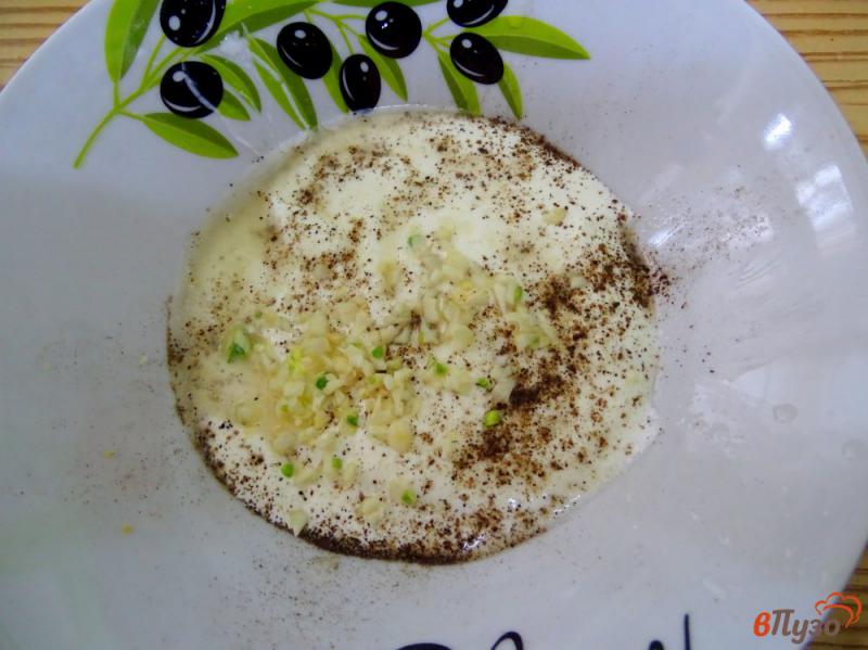Фото приготовление рецепта: Салат с яйцом, огурцом и крапивой шаг №9