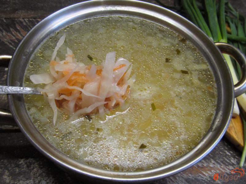 Фото приготовление рецепта: Рисовый суп с квашеной капустой шаг №5