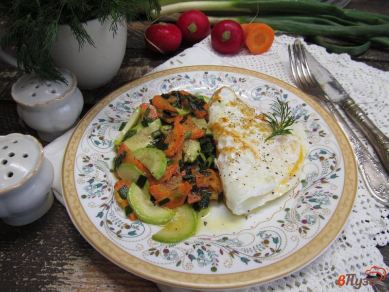 Фото приготовление рецепта: Тушеные кабачки с морковью шаг №6