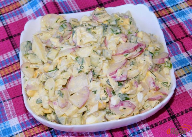 Фото приготовление рецепта: Овощной салат с редисом и яйцами шаг №5
