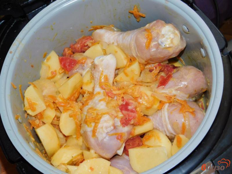 Фото приготовление рецепта: Курица с овощами в мультиварке шаг №4