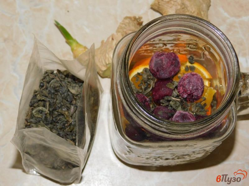 Фото приготовление рецепта: Домашний пряный чай с ягодами шаг №4