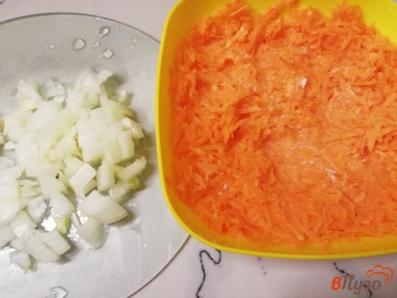 Фото приготовление рецепта: Котлеты морковные с куриной печенью шаг №2