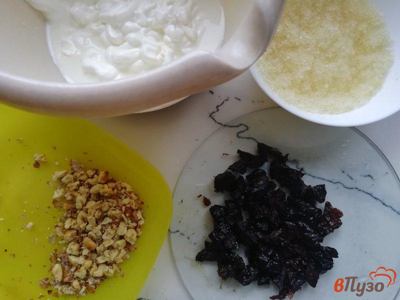 Фото приготовление рецепта: Сливочное желе с черносливом и орехами шаг №2