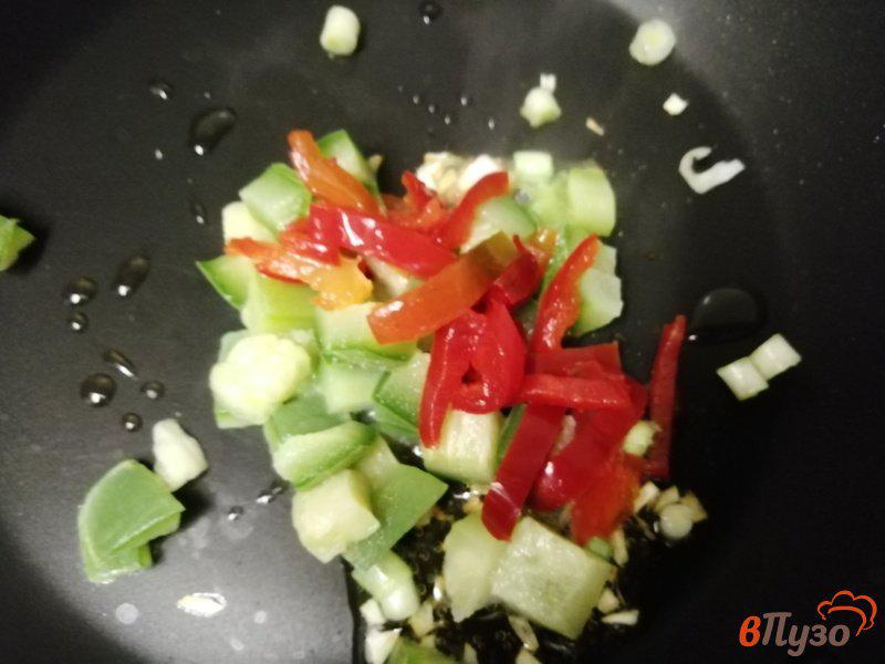 Фото приготовление рецепта: Запеченный омлет с творогом и овощами шаг №2