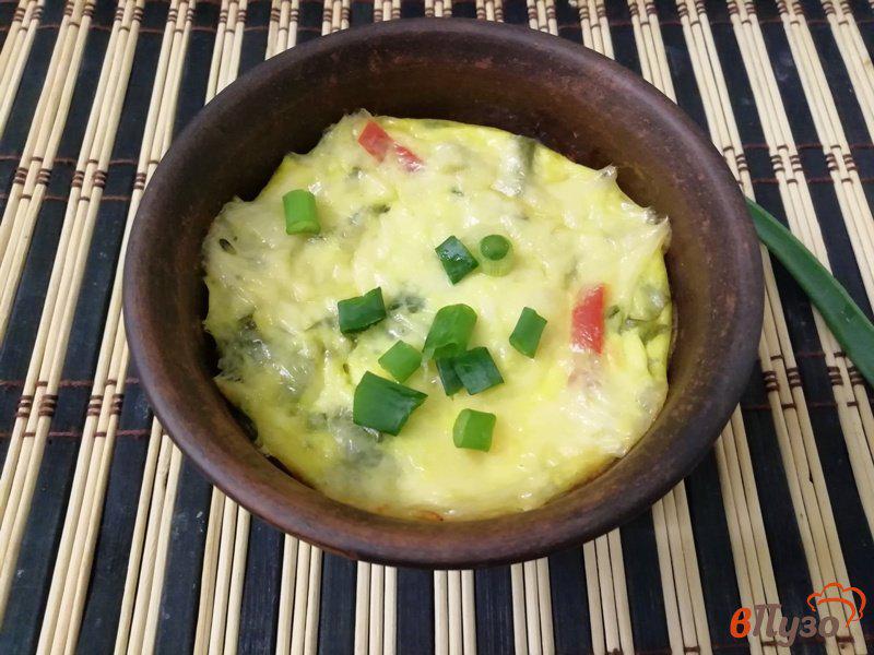 Фото приготовление рецепта: Запеченный омлет с творогом и овощами шаг №6